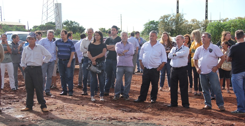 Prefeito assina ordem de serviço do Monterey